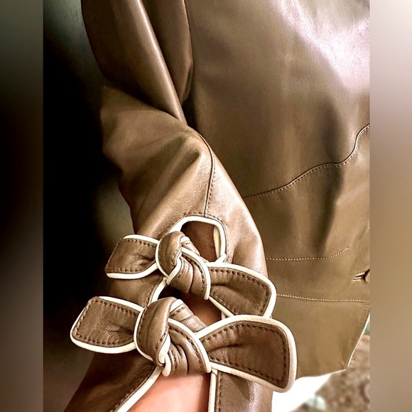 VALENTINO Garavani vintage 💯 Lambskin jacket | Beautiful pre-loved condition - Picture 4 of 9